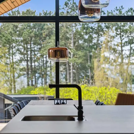 Impressive Cottage, By The Helsnaes Bay! *