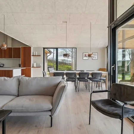 Impressive By The Helsnaes Bay Holiday home *